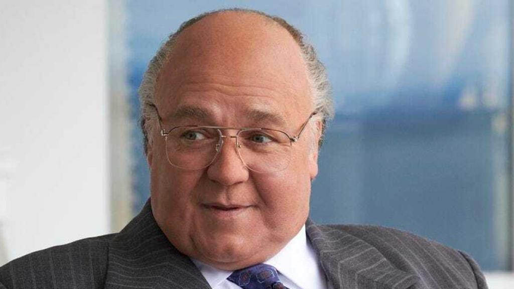 La papada de Russell Crowe no me deja ver al gran manipulador Roger Ailes.