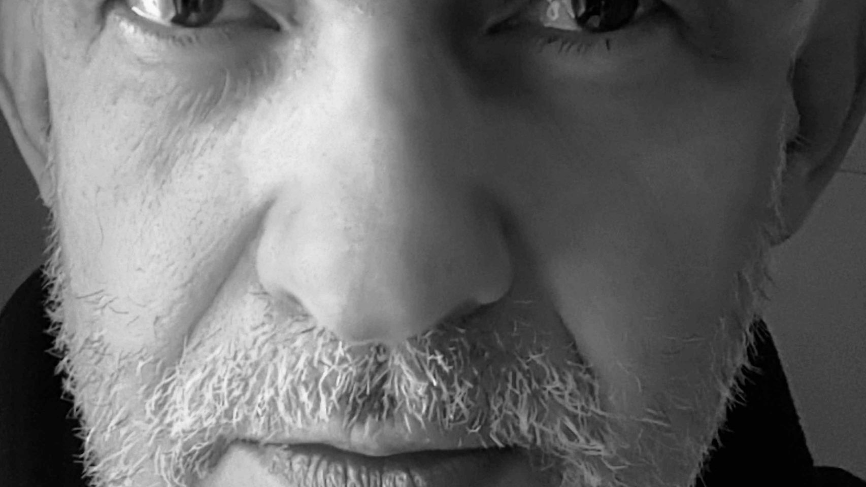 PEDRO-TOUCEDA-FOTO-SOLAPA-compressed