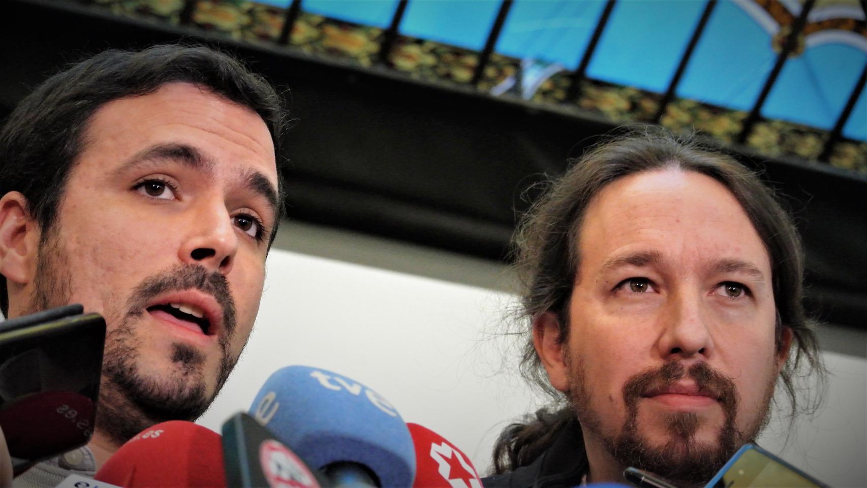 Alberto Garzón, líder de IU, y Pablo Iglesias, secretario general de Podemos.