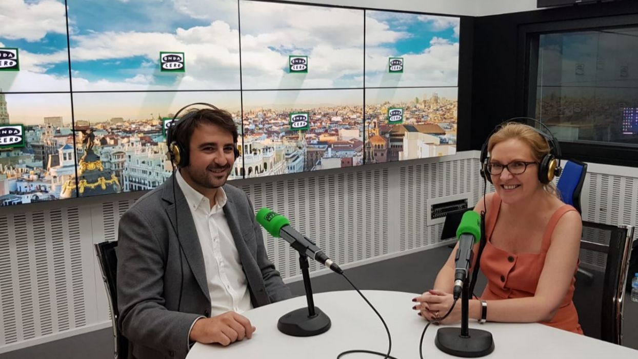 Juan Tarragona, portavoz de Tripadvisor, y Jackie Willcox, de Visa, durante la emisión.