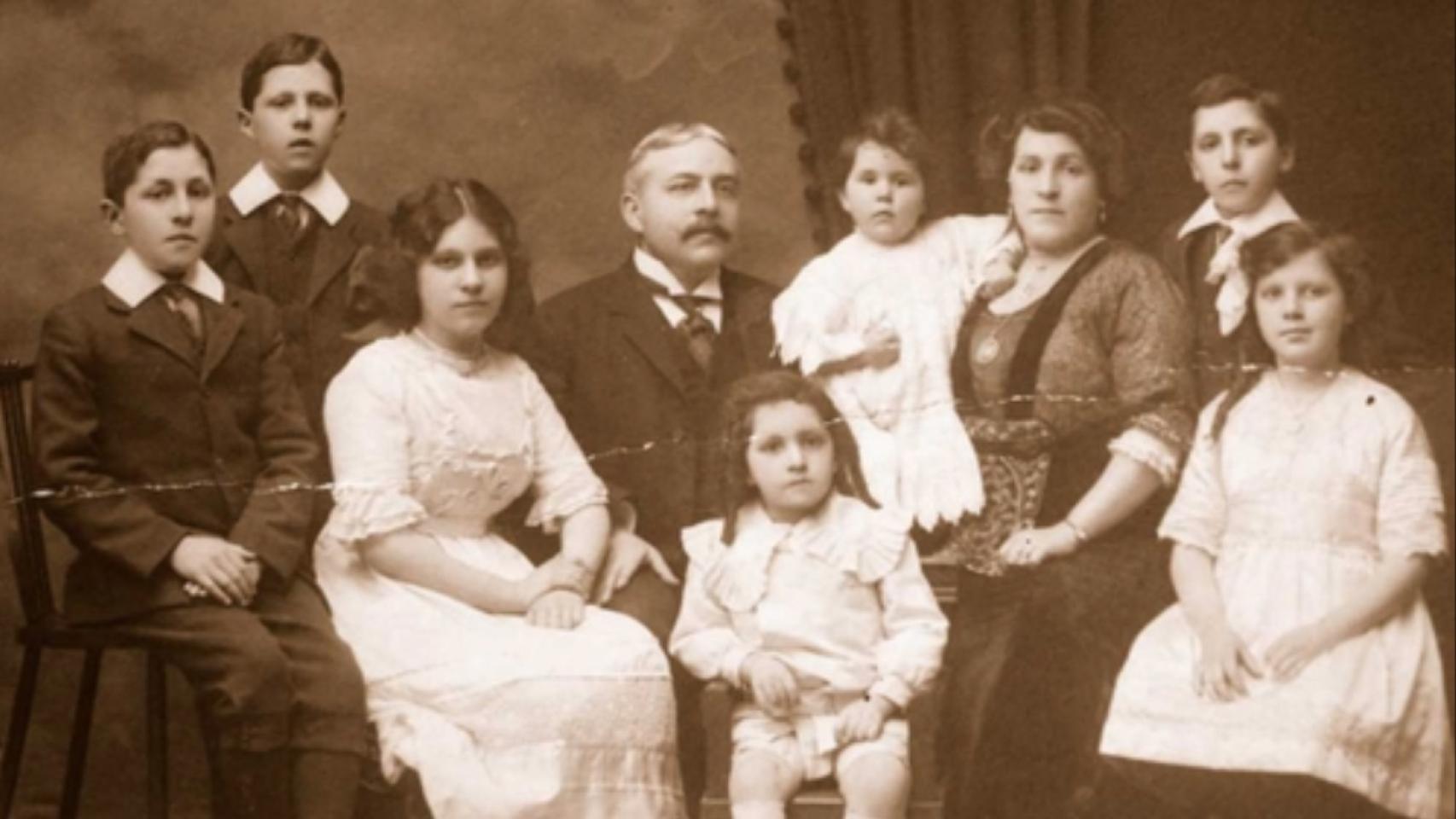 Lionel Harris y su familia.
