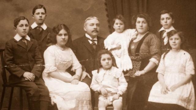Lionel Harris y su familia.
