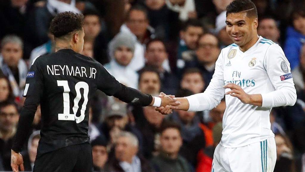 Neymar y Casemiro durante un partido entre PSG y Real Madrid en Champions.