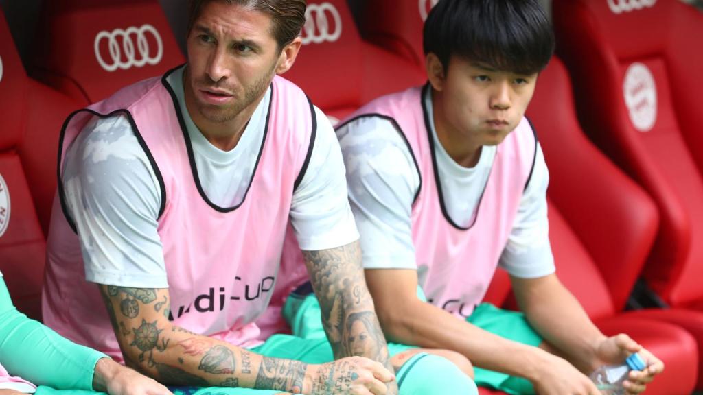 Sergio Ramos y Kubo en el banquillo del Allianz Arena
