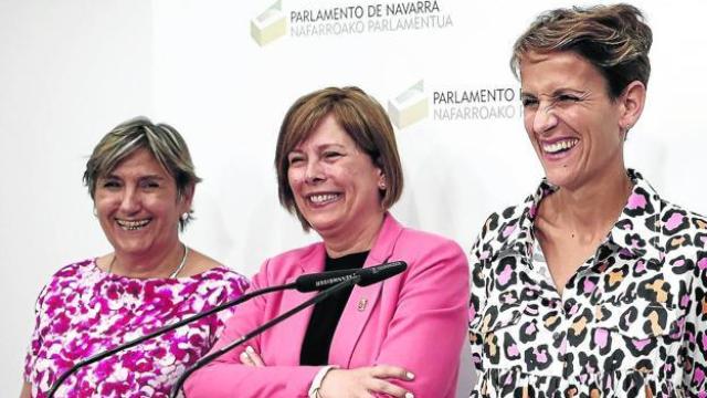 Marisa de Simón (IE), Uxue Barkos (Geroa Bai) y María Chivite (PSN).