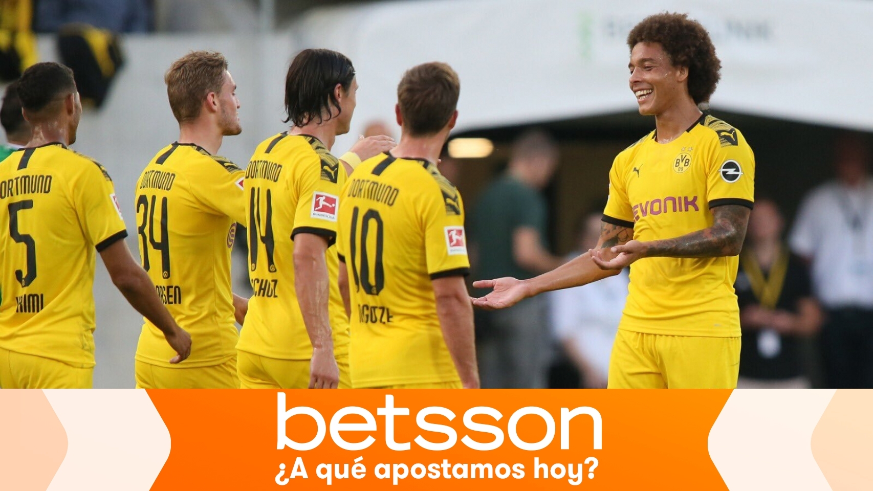 Los jugadores del Borussia Dortmund celebran un gol