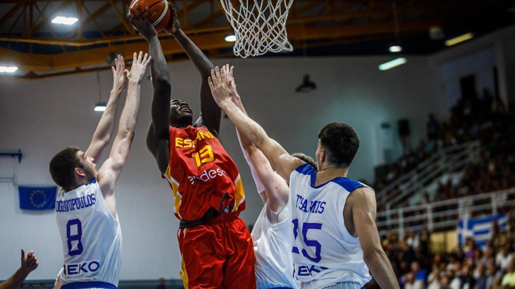 Garuba durante la semifinal entre España y Grecia. Foto: Twitter (@ACBCOM)