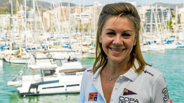 Cospedal en la Copa del Rey de Vela que se celebra en Mallorca. Foto de Alberto R. Roldan para La Razón