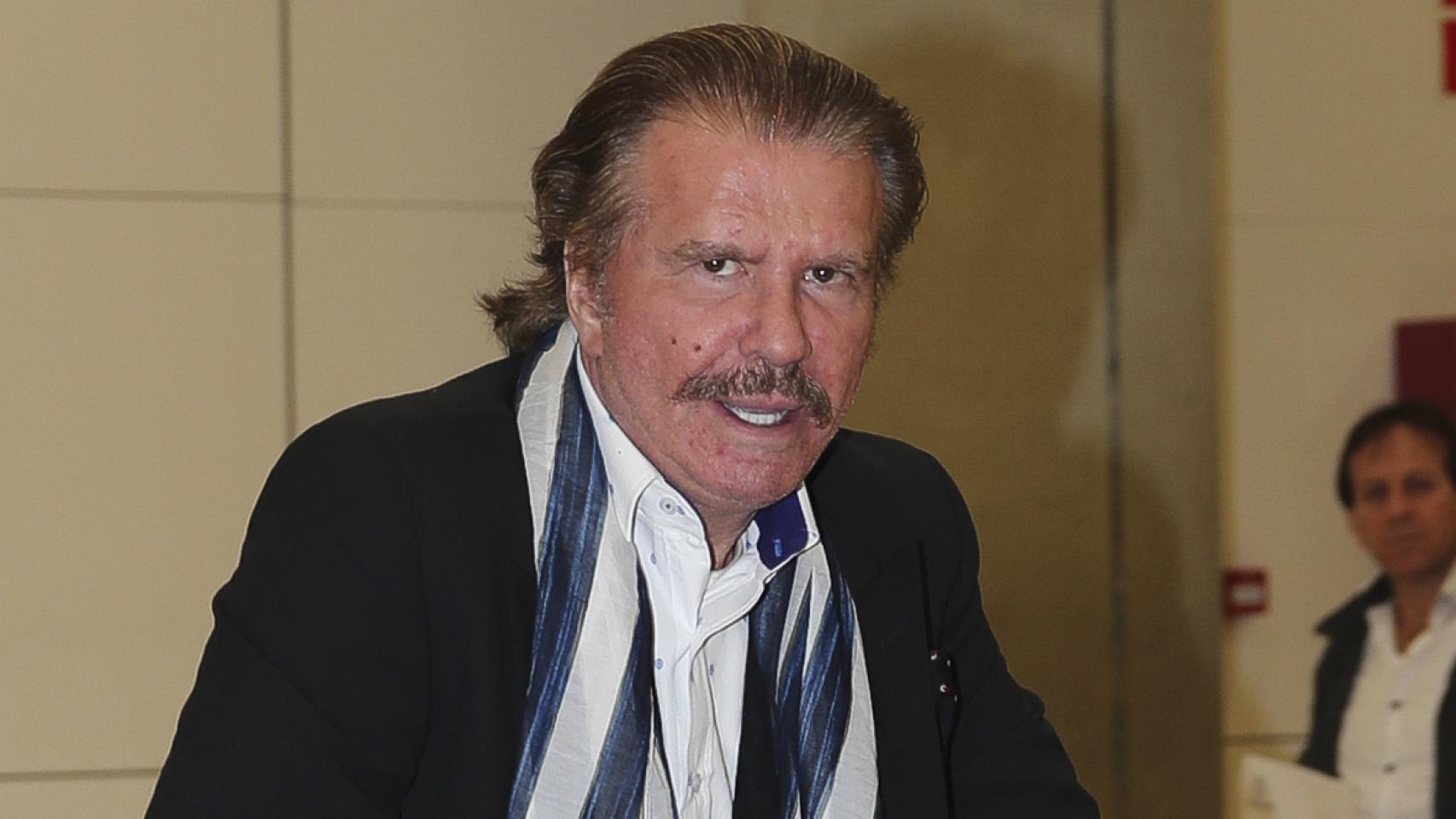 Bigote Arrocet a la llegada de uno de sus habituales viajes.