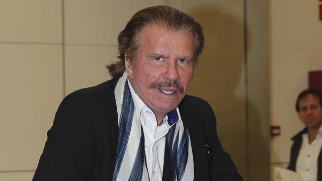 Bigote Arrocet a la llegada de uno de sus habituales viajes.