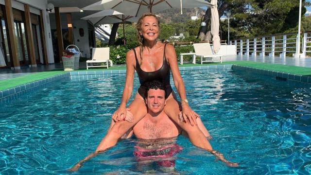 Álex Lequio y su madre este verano.