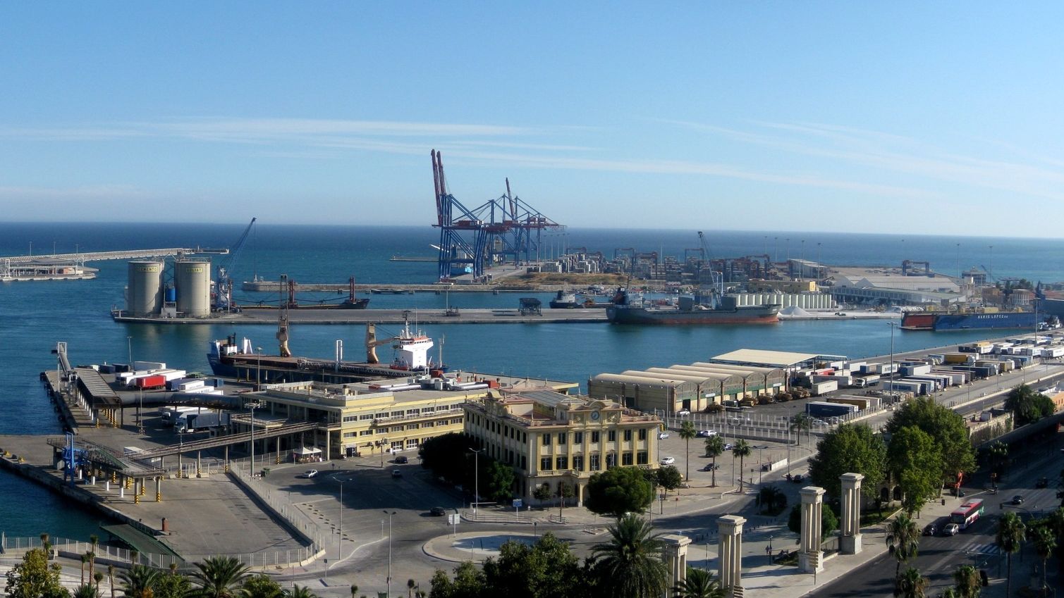 Seis de los ocho detenidos trabajaban en el puerto de Málaga.