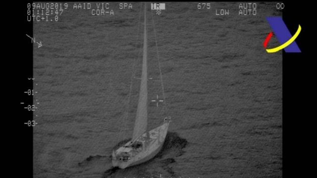 La Agencia Tributaria aborda un velero en alta mar con 5.500 kilos de hachís y detiene a dos tripulantes.