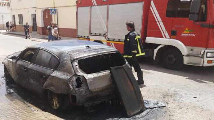 Imagen de archivo de un coche calcinado (EP)