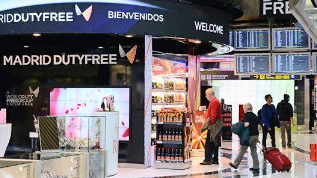 Tiendas 'duty free' en el aeropuerto Adolfo Suárez, en Madrid.