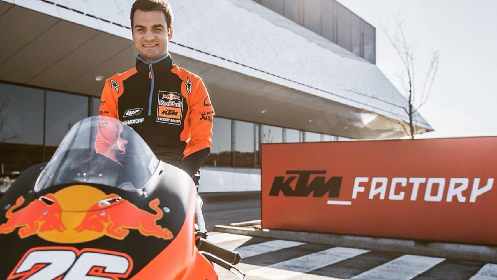 Dani Pedrosa en la fábrica de KTM