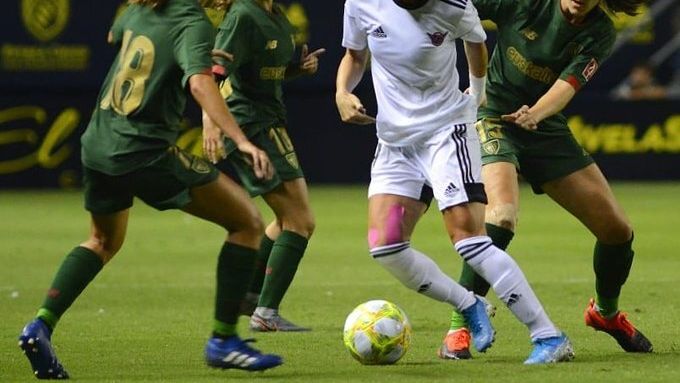 Kosovare Asllani, en el Athletic - CD Tacón del Trofeo Ramón de Carranza. Foto: Twitter (@Cadiz_CF)