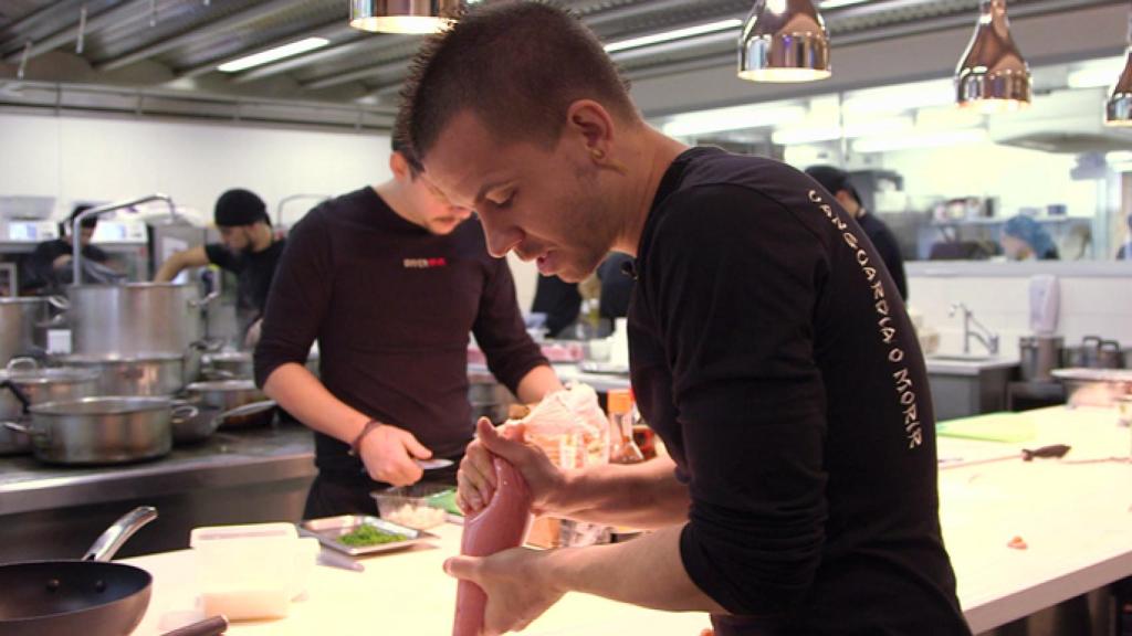 Dabiz Muñoz en la cocina de DiverXO (Mediaset)