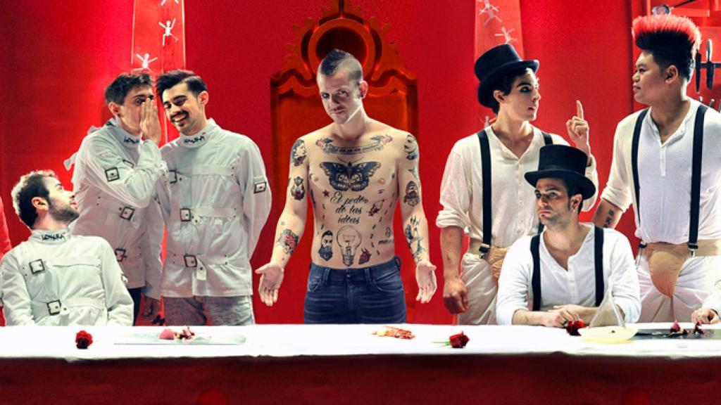 Dabiz Muñoz y su equipo recrean 'La última cena' en una imagen promocional de 'El Xef' (David Vegal)