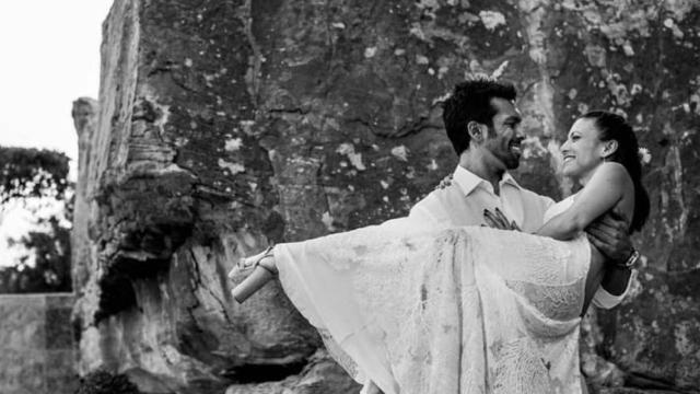 La presentadora Elisa Mouliaá ha contraído matrimonio con su novio australiano, Shaun.