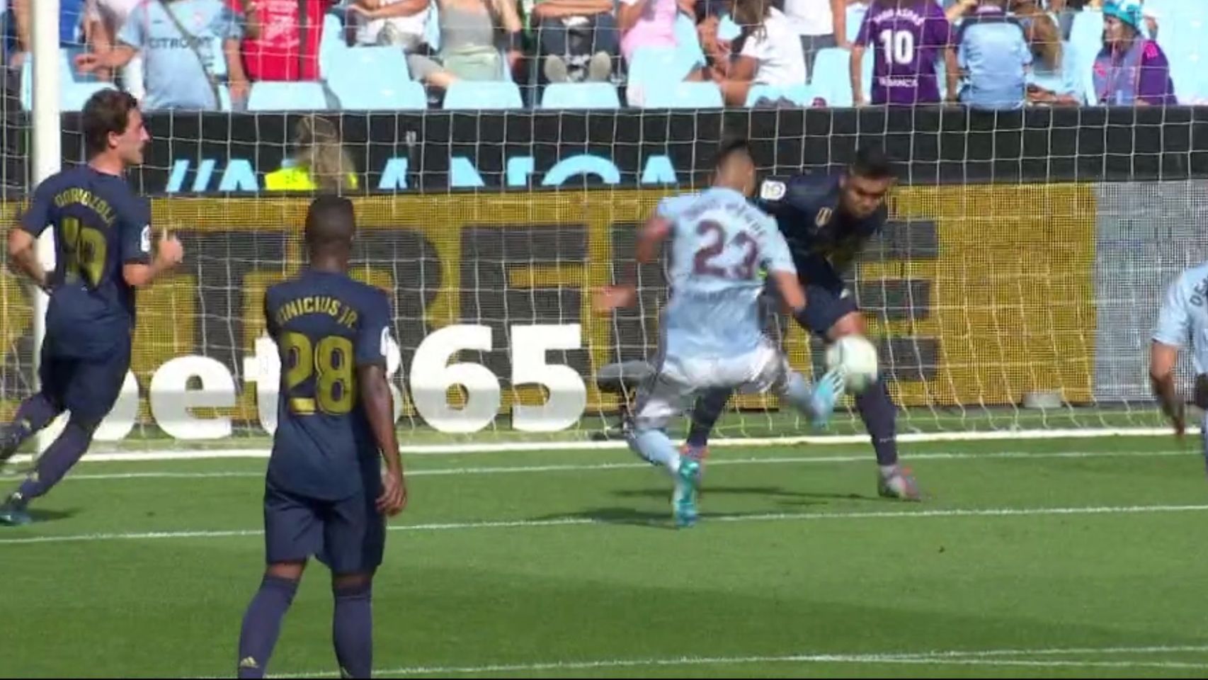 El Celta de Vigo pidió mano de Casemiro en el área del Madrid