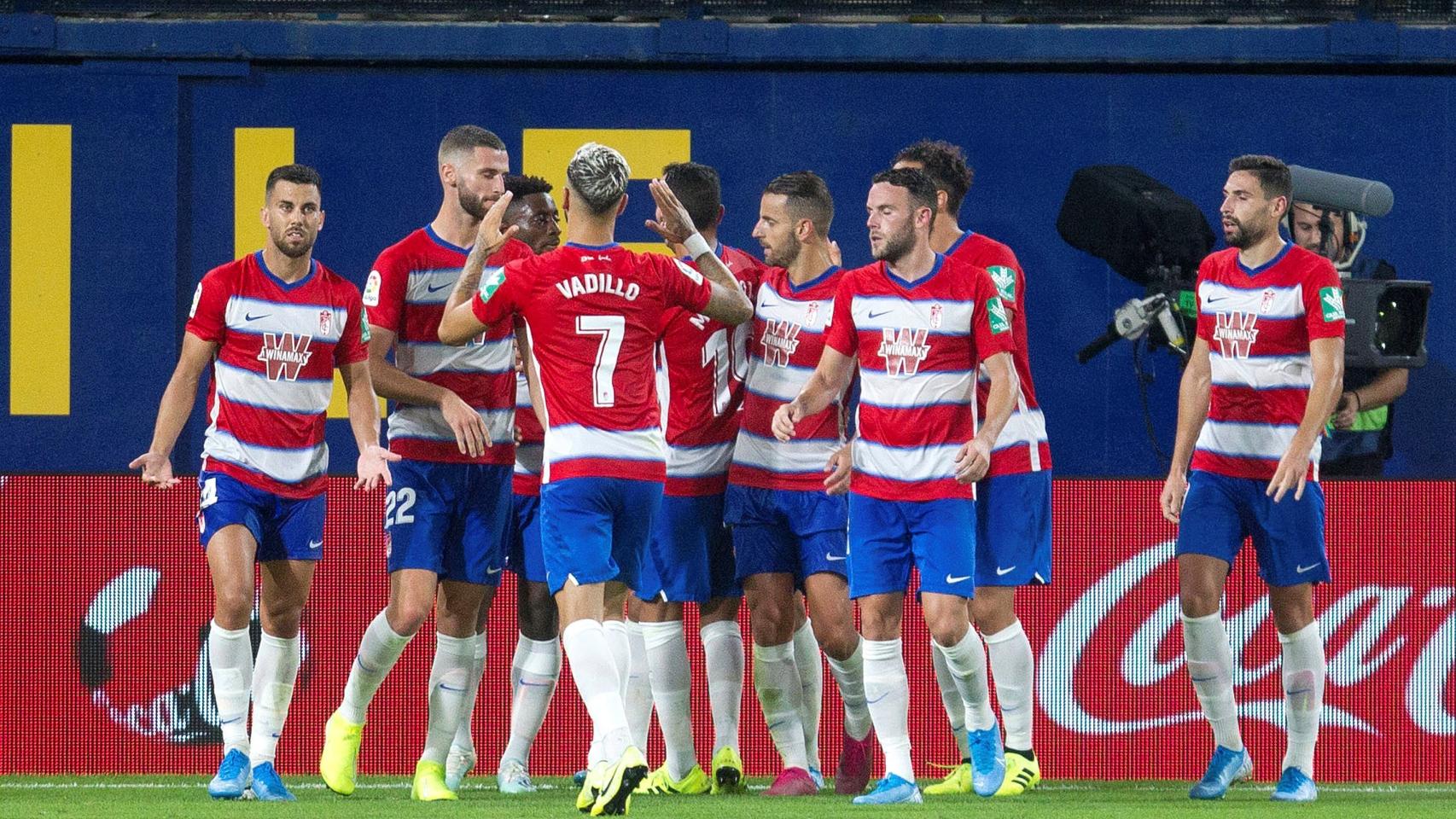 Piña del Granada para celebrar un gol ante el Villarreal en La Liga