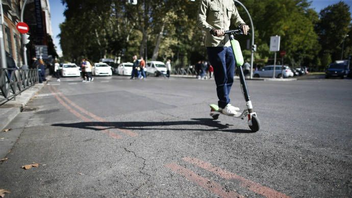 Imagen de archivo de un patinete a motor