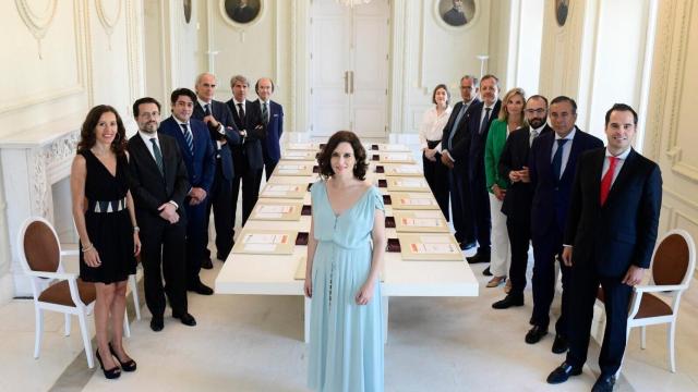 El nuevo gobierno de la Comunidad de Madrid minutos antes de su primera reunión.