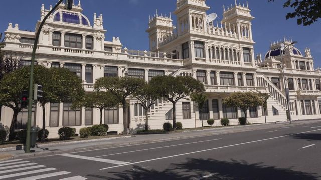 Vista del edificio de La Terraza desde el puerto