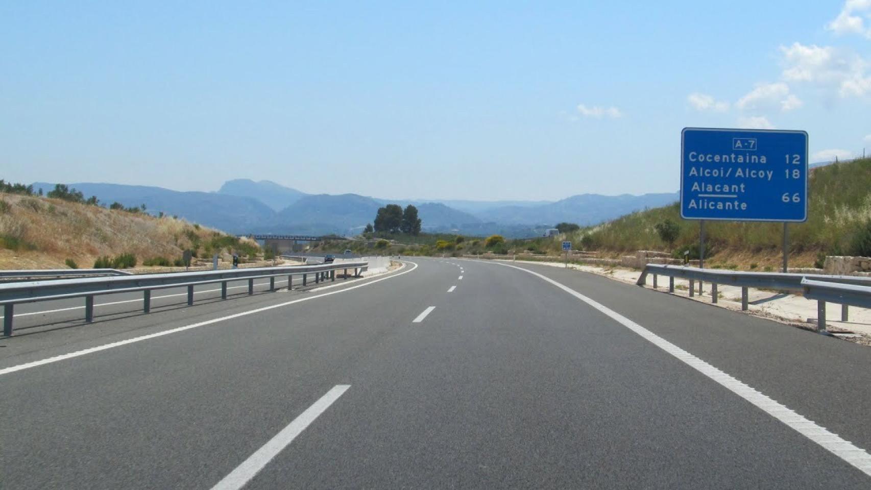 Autovía A-7 a su paso por el término de Ibi, Alicante.
