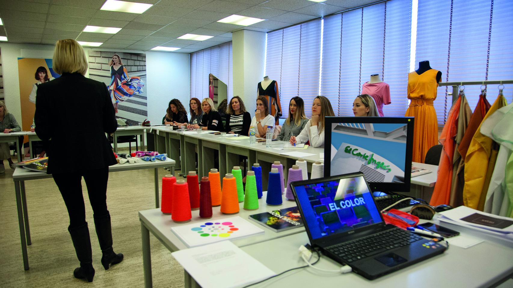 Empleados de El Corte Inglés en un curso.