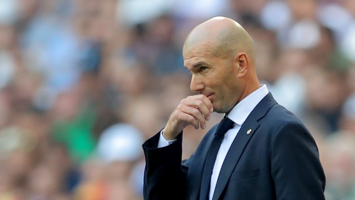 Zinedine Zidane, en la banda del Santiago Bernabéu