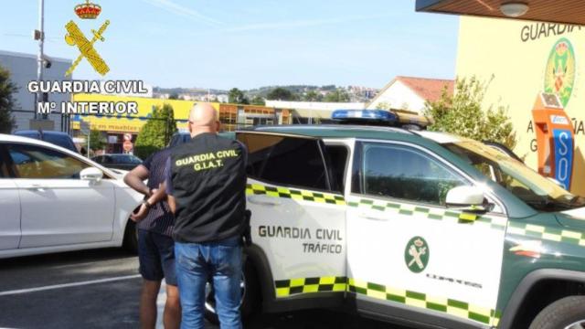 Detenido un hombre de Oleiros tras hallar supuesta cocaína en su coche