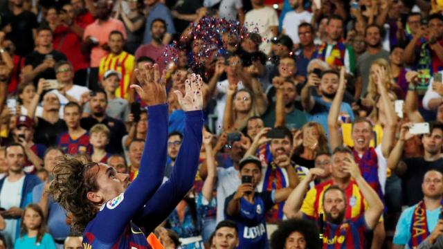 Griezmann celebra tirando confeti