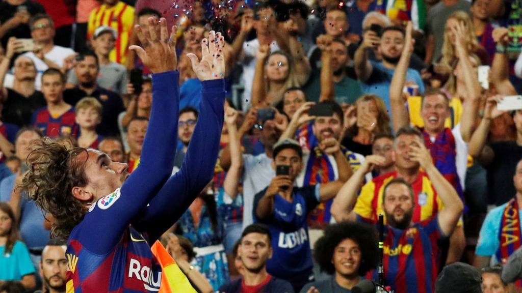 Griezmann celebra tirando confeti