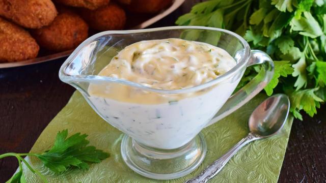 Cómo hacer salsa tártara, la mejor para pescados y mariscos