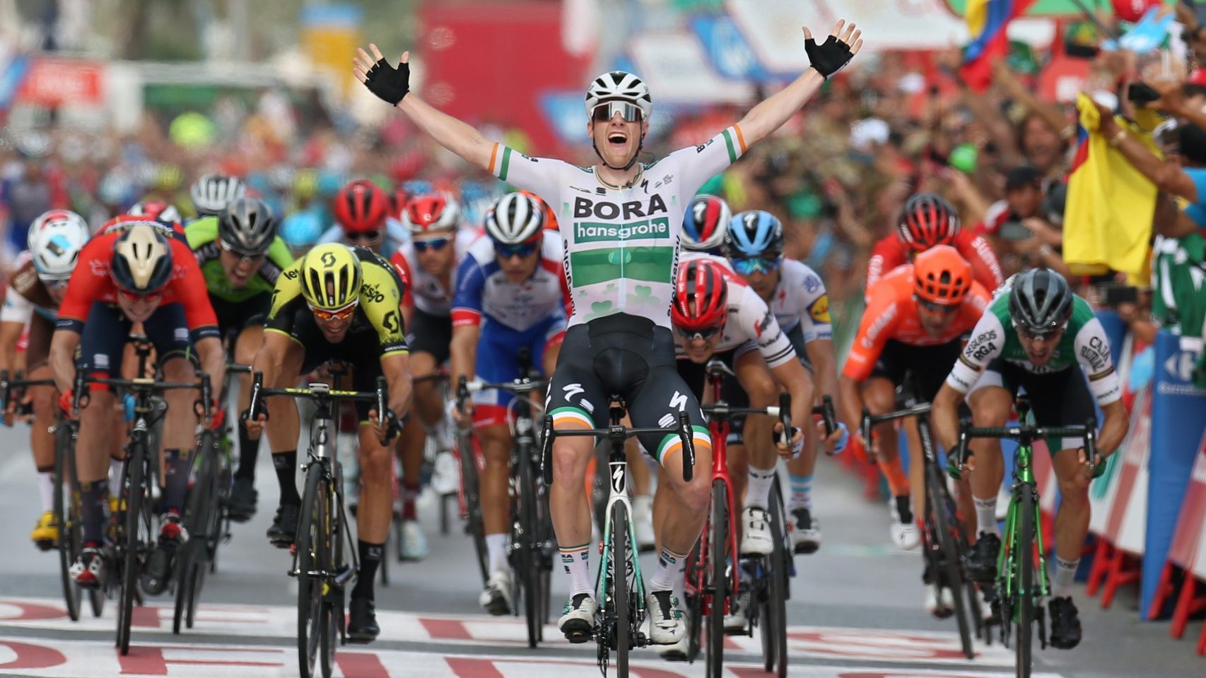 Sam Bennett gana la segunda etapa de La Vuelta a España 2019