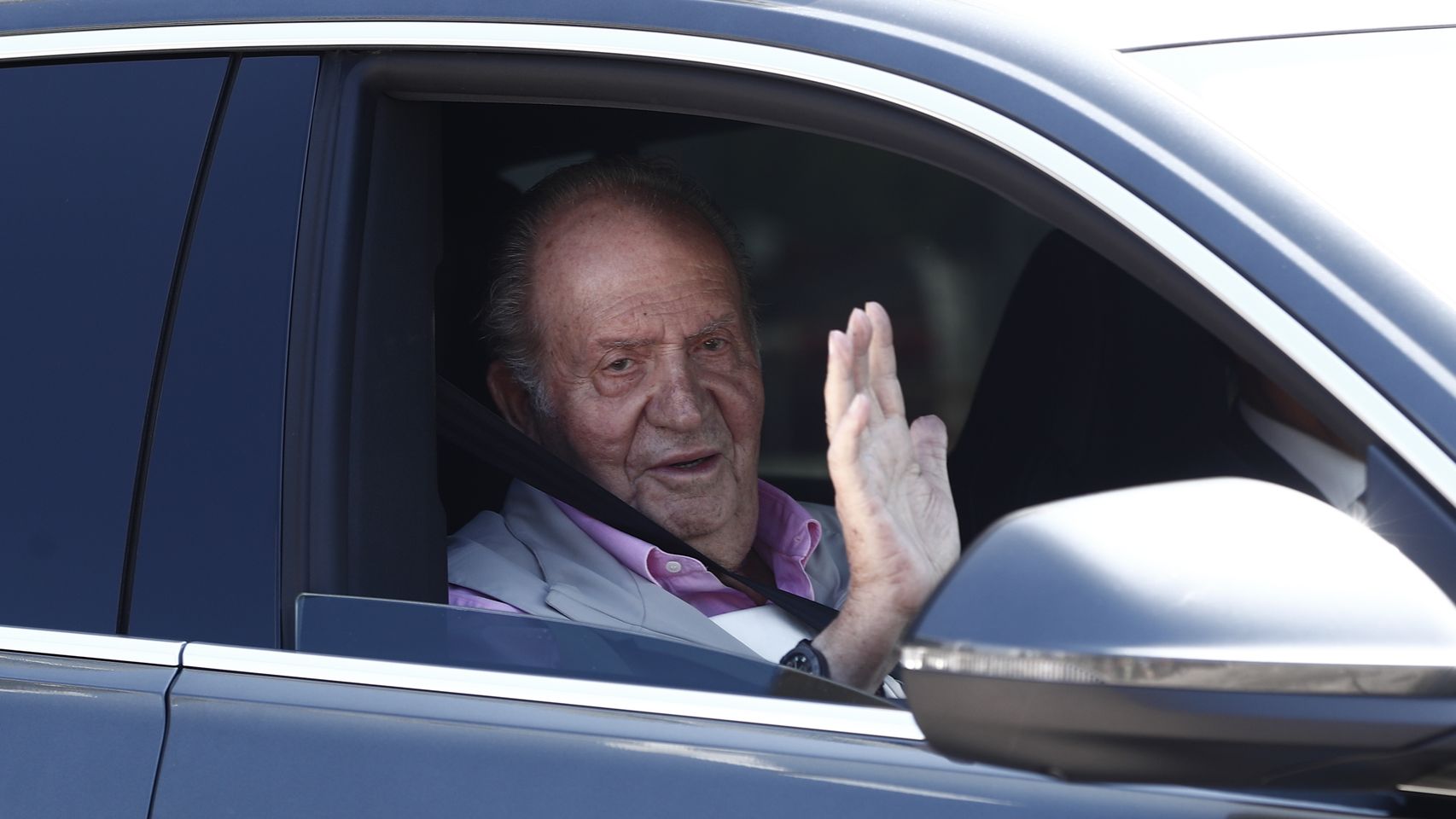 Juan Carlos a su salida del hospital.