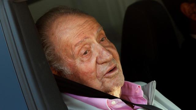 Juan Carlos a su salida del hospital Quirón Salud de Madrid.