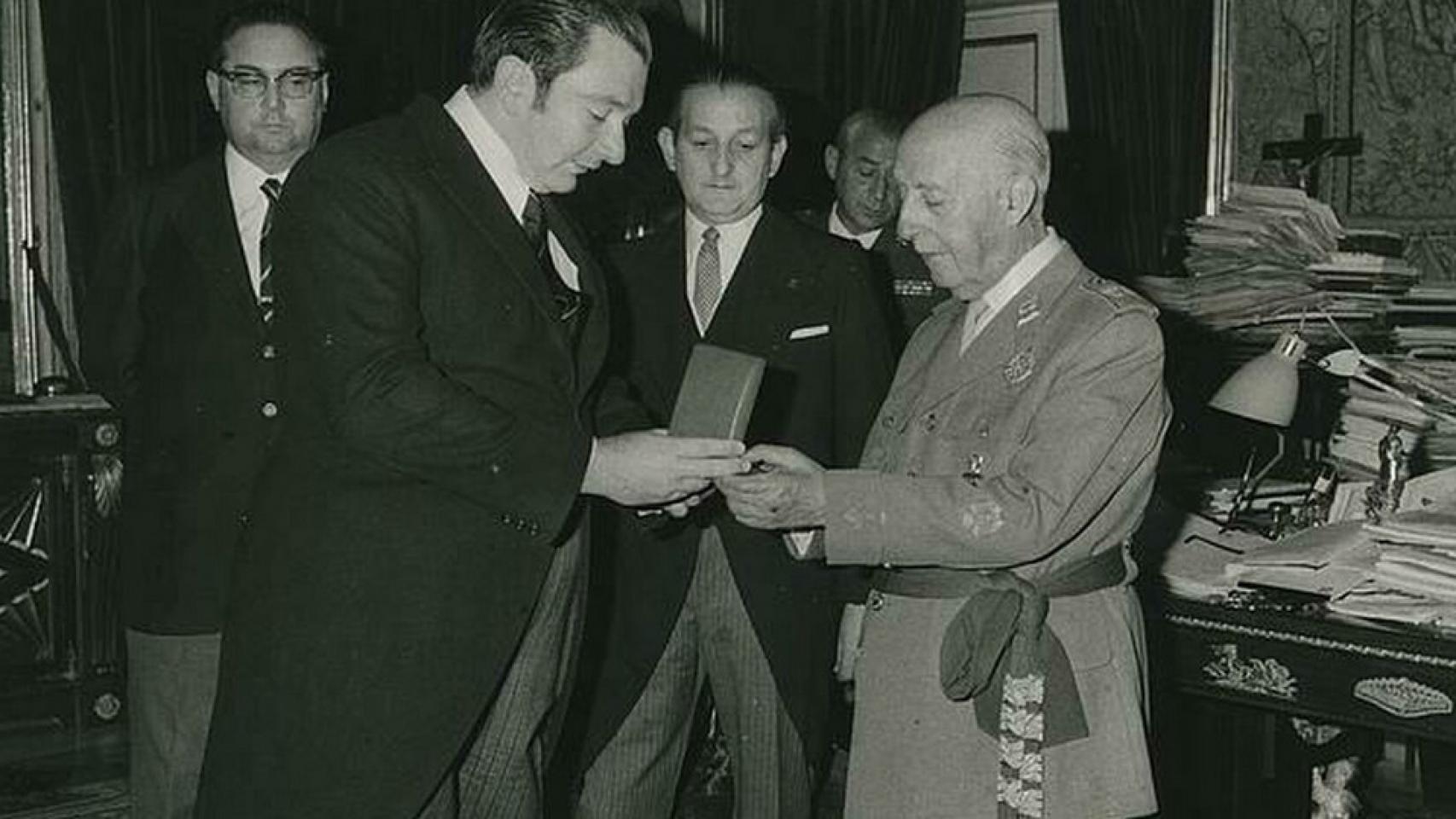 Los homenajes del FC Barcelona a Francisco Franco