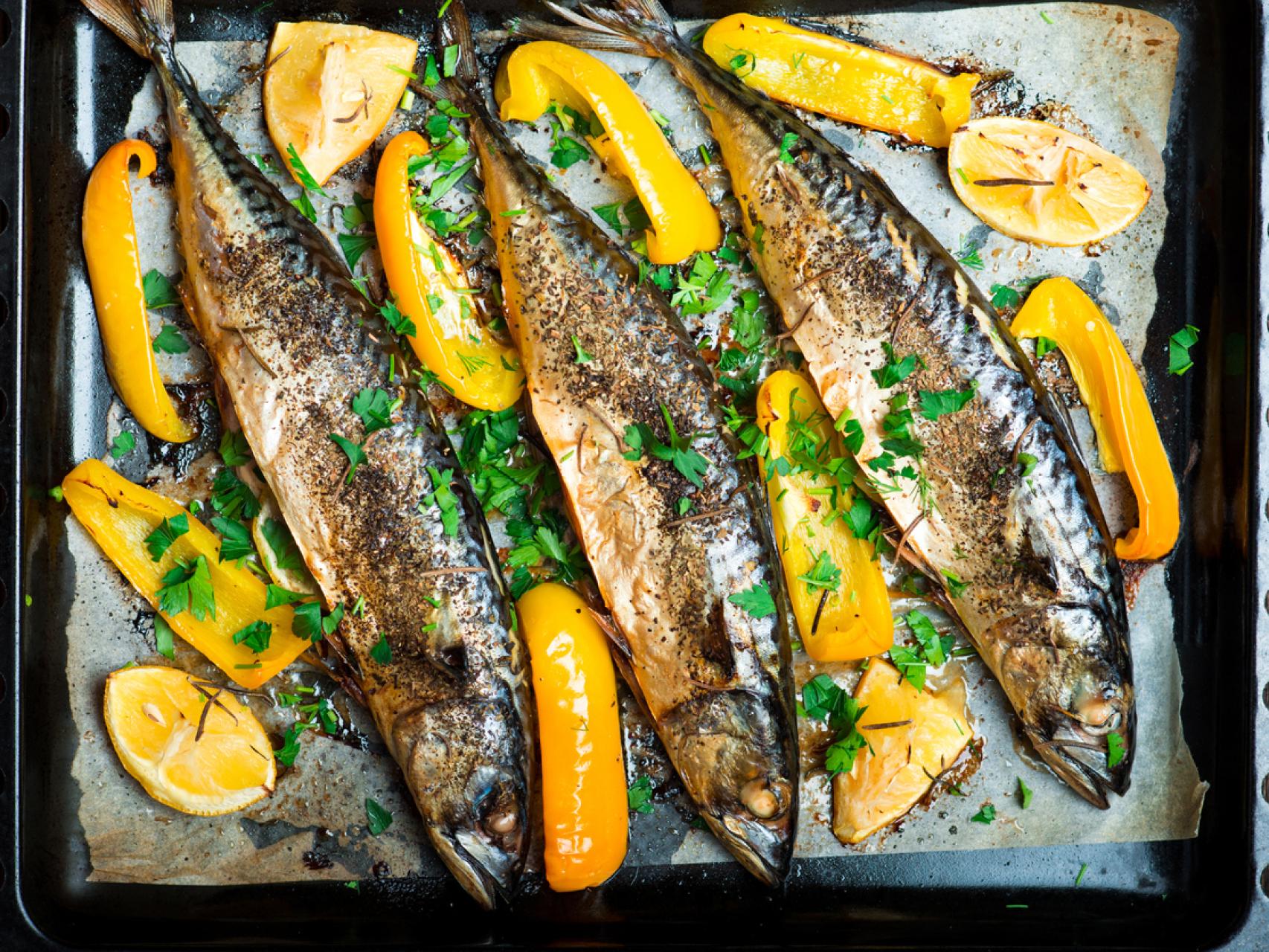 Caballas al horno con limón, receta fácil y rica en omega-3