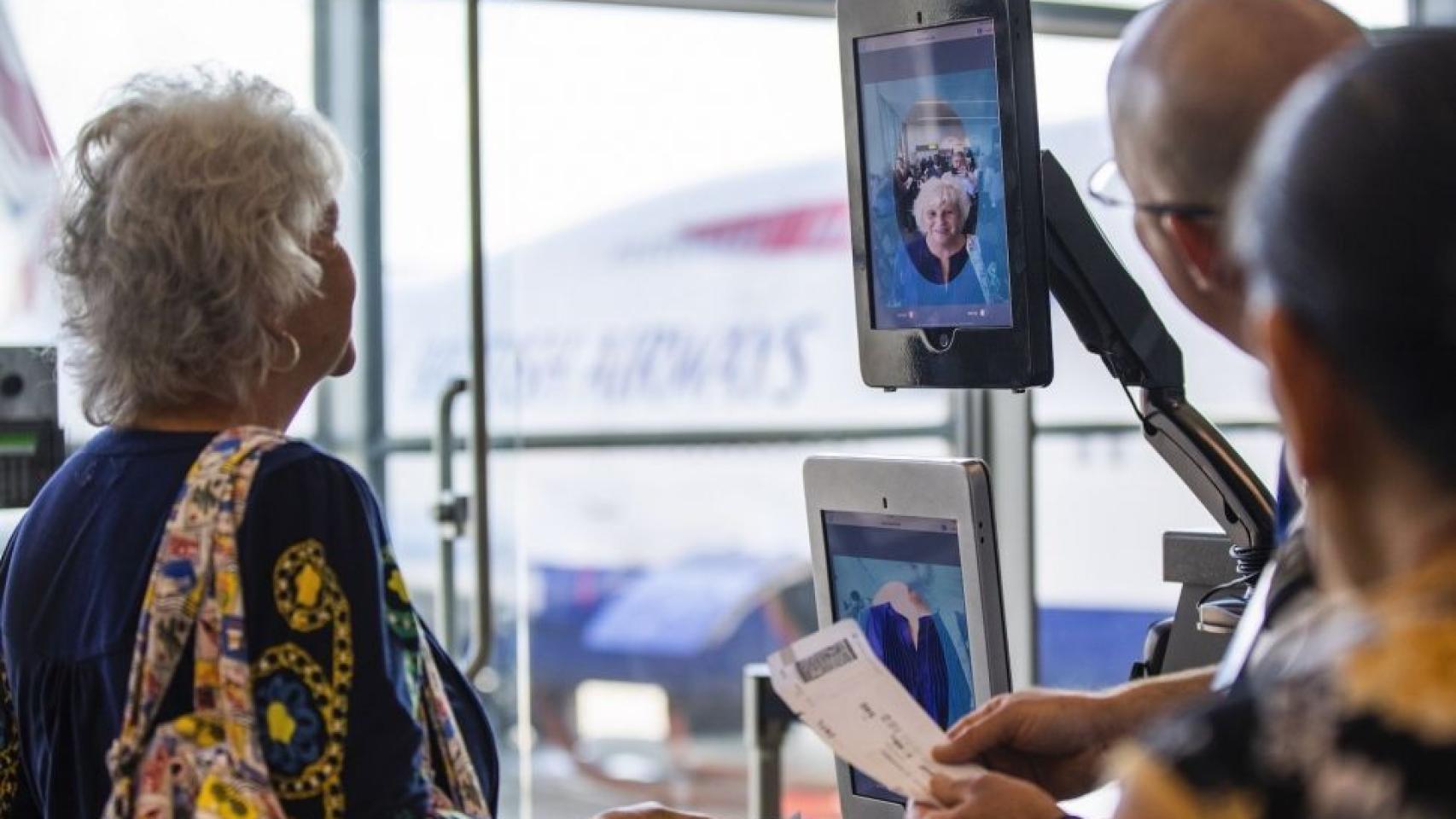 IAG sigue los pasos de Air Europa y también dejará embarcar por la cara