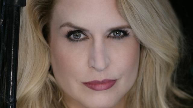 Esta es Angela Turner Wilson.