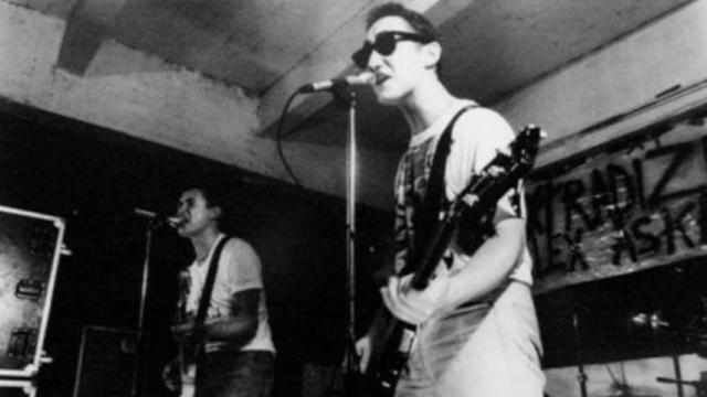 Íñigo Muguruza, en primer plano en un concierto de Kortatu.