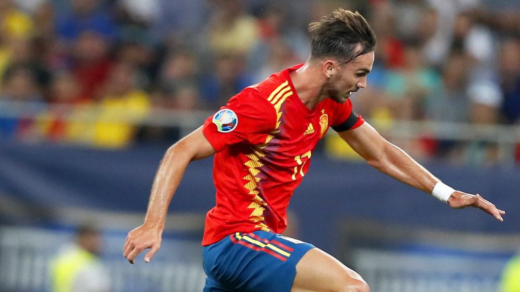 Fabian Ruiz pelea por un balón