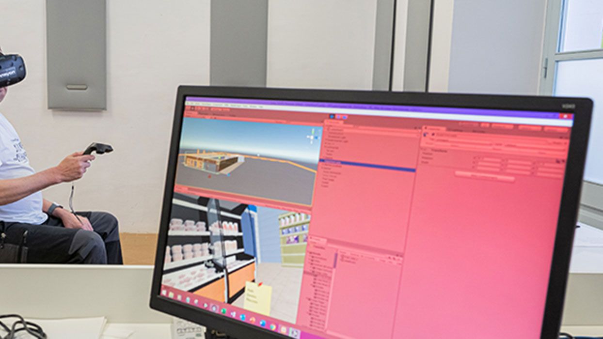 Las aplicaciones multimedia se pueden seguir tanto en la pantalla del ordenador como a través de unas gafas de realidad virtual.