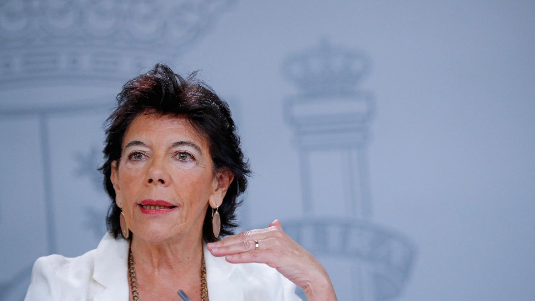 La portavoz del Gobierno, Isabel Celaá, en una foto de archivo tras la reunión del Consejo de Ministros.