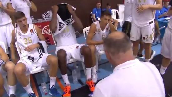 Pablo Laso dando indicaciones. Foto (@ACBCOM)