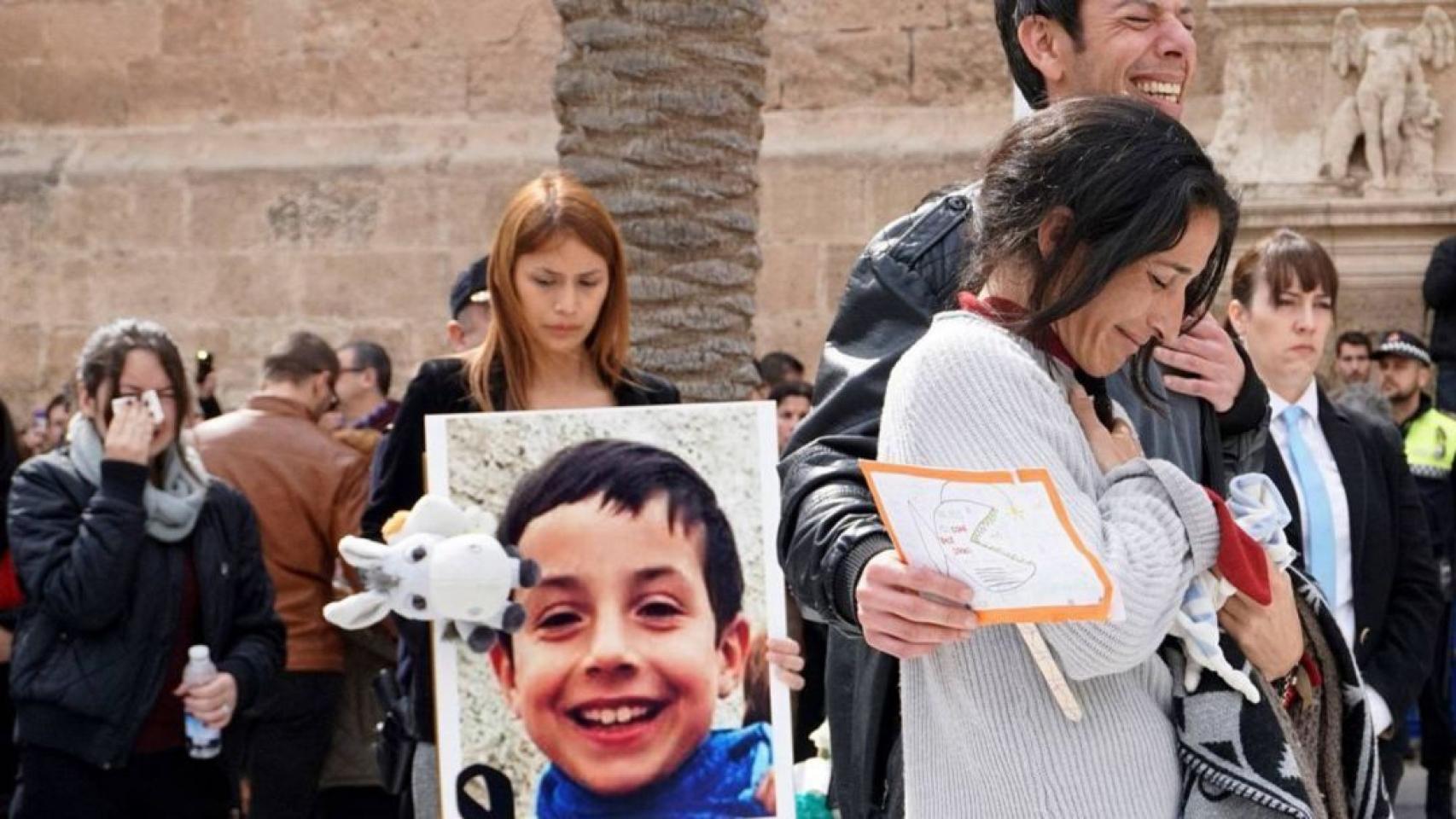 Ángel David y Patricia lloran por el asesinato de su hijo Gabriel Cruz.