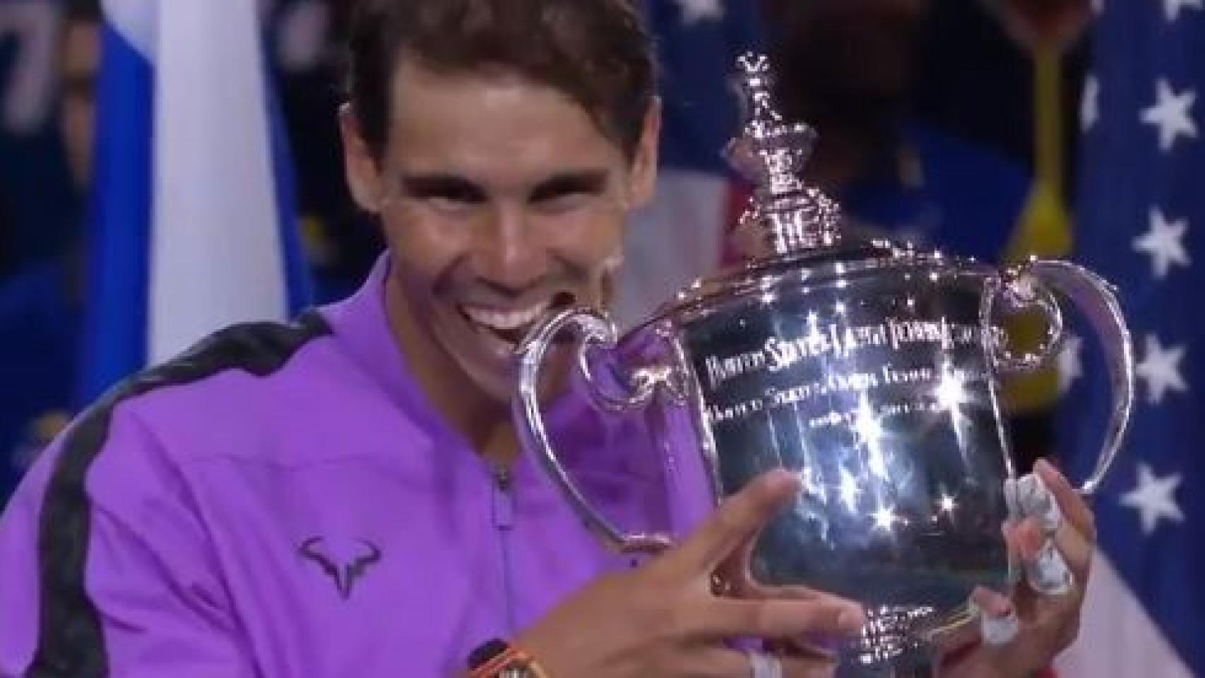 Nadal con el trofeo del US Open.